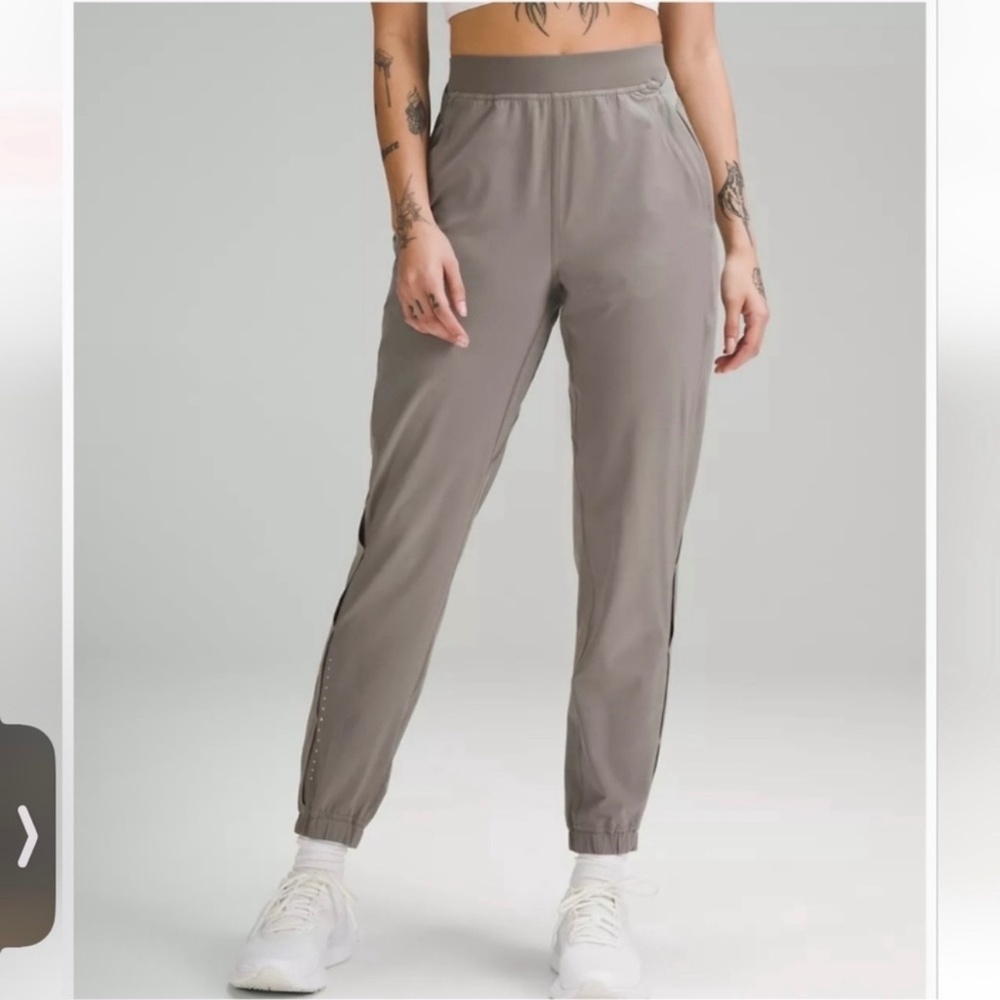 NWOT Lululemon Adapted‎ State High-Rise Jogger Size 0
